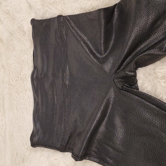 Spanx Faux Croc Legging XS - Picture 5 of 13